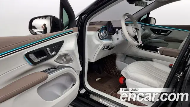 Mercedes-Benz EQS SUV 2023 — Photo 18/20