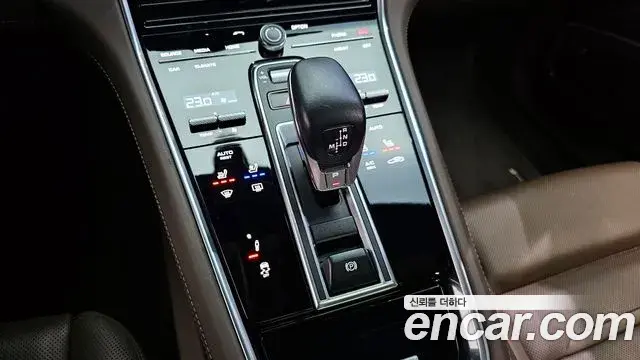 Porsche Panamera 2020 — ფოტო 2/20