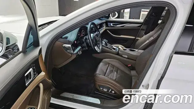 Porsche Panamera 2020 — ფოტო 13/20