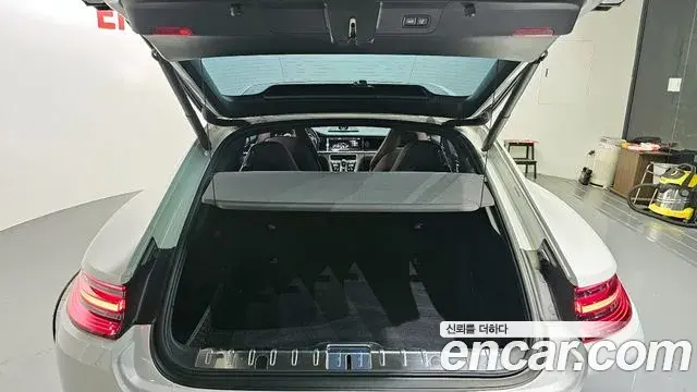 Porsche Panamera 2020 — ფოტო 7/20