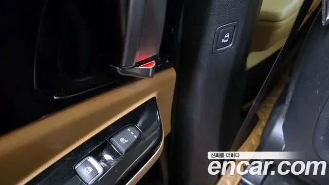 Kia Carnival 2022 — Photo 7/20