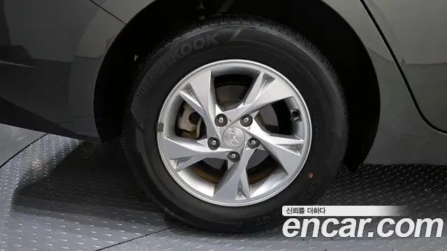 Hyundai The New Avante Hybrid 2021 — ფოტო 17/20