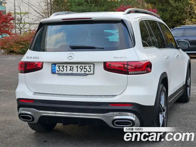 Mercedes-Benz GLB-Class 2020 — Şəkil 16/20