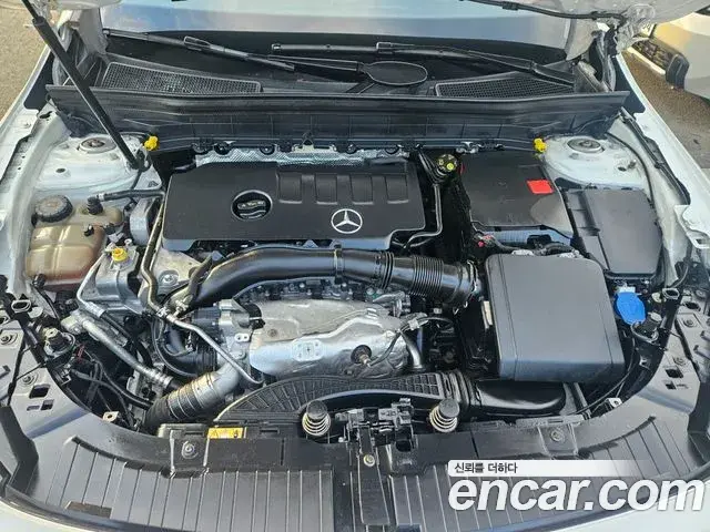 Mercedes-Benz GLB-Class 2020 — Şəkil 13/20
