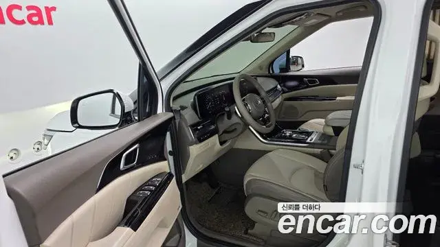 Kia Carnival 2021 — ფოტო 8/20