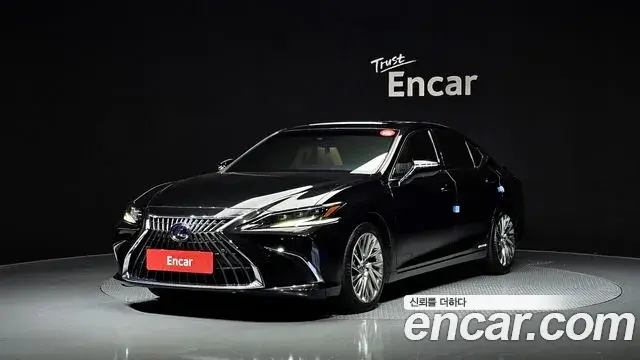 Lexus ES300h 2022 — Photo 1/19