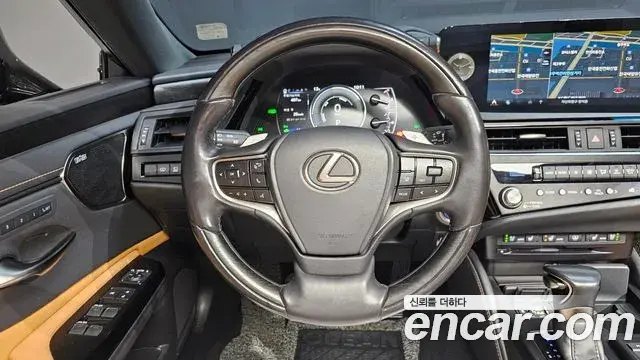 Lexus ES300h 2022 — Photo 14/19
