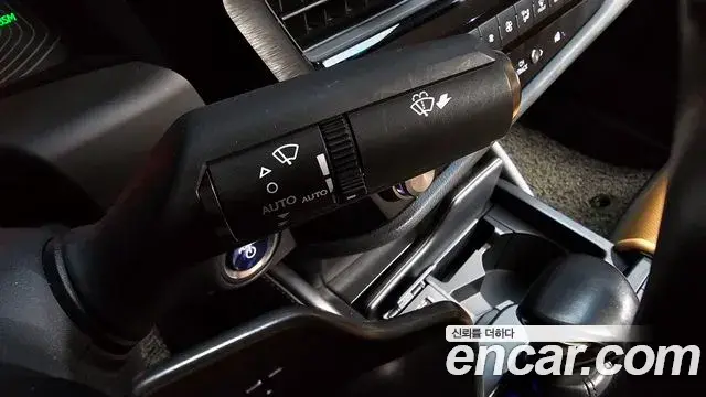 Lexus ES300h 2022 — Photo 17/19