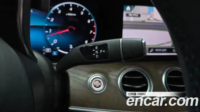 Mercedes-Benz E-Class 2022 — Şəkil 16/20