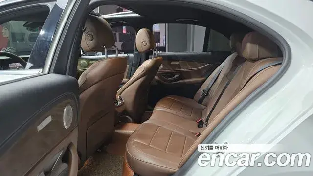 Mercedes-Benz E-Class 2022 — Şəkil 17/20