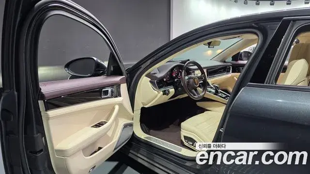 Porsche Panamera 2021 — Photo 29/31