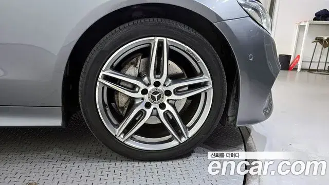 Mercedes-Benz E-Class 2018 — Photo 18/20