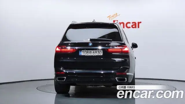 BMW X7 2021 — Photo 22/48