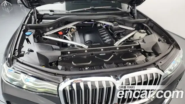 BMW X7 2021 — Photo 1/48