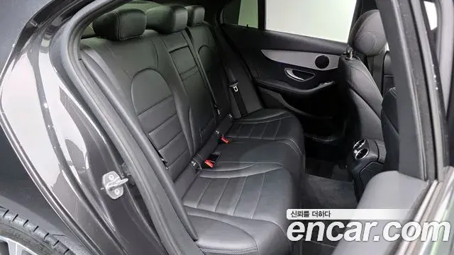 Mercedes-Benz C-Class 2020 — Photo 9/20