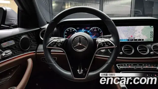 Mercedes-Benz E-Class 2022 — Photo 5/20