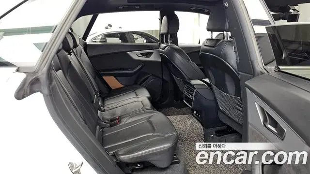 Audi Q8 2020 — ფოტო 15/20