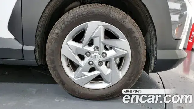 Hyundai Kona Hybrid 2023 — ფოტო 5/20