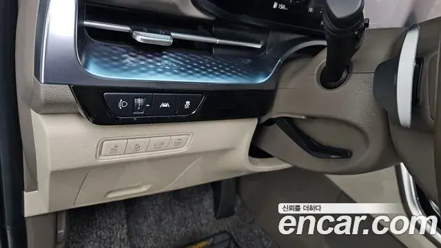 Kia Carnival 2021 — ფოტო 19/20