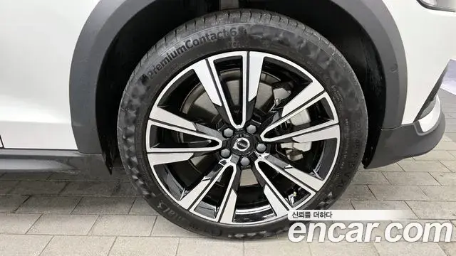 Volvo V60 Cross Country 2022 — ფოტო 13/20
