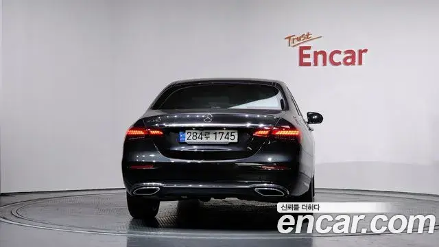 Mercedes-Benz E-Class 2020 — Photo 1/20