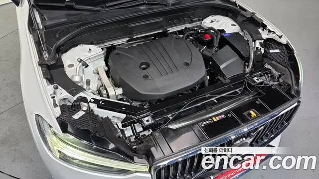 Volvo XC60 2022 — ფოტო 5/20