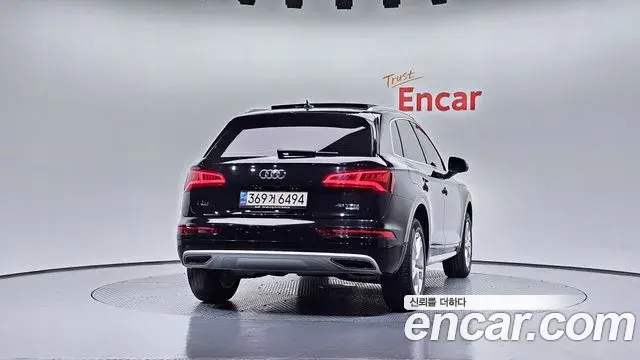 Audi Q5 2020 — ფოტო 5/20