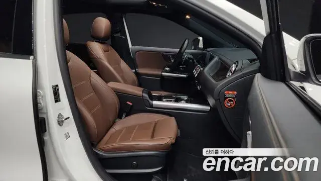 Mercedes-Benz GLA-Class 2022 — ფოტო 19/20