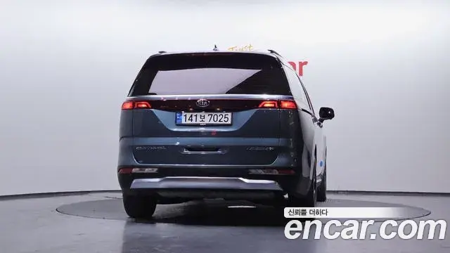 Kia Carnival 2020 — ფოტო 8/20