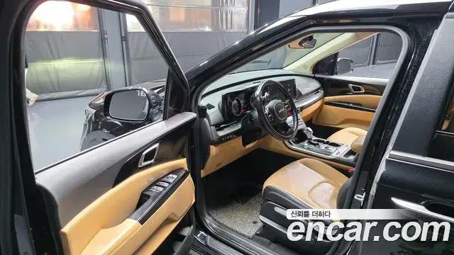 Kia Carnival 2021 — ფოტო 3/20