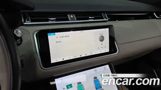 Land Rover Range Rover Velar 2018 — Photo 18/19