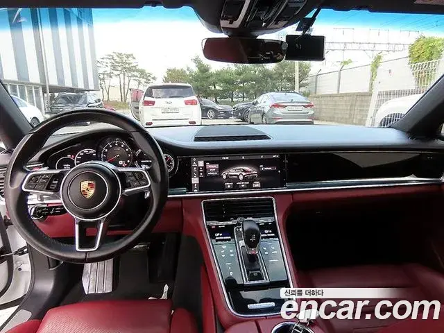 Porsche Panamera 2018 — ფოტო 8/20