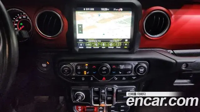 Jeep Gladiator 2020 — Photo 16/20