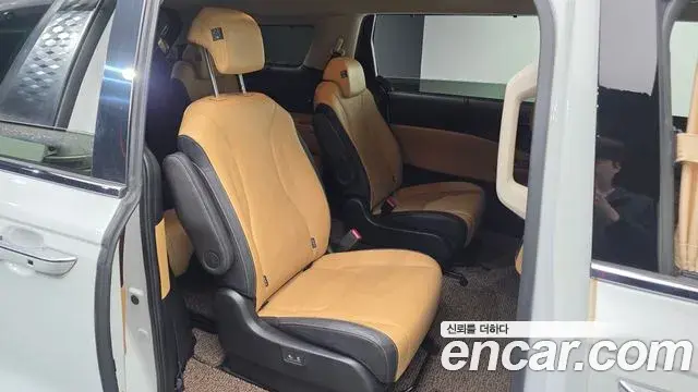 Kia Carnival 2023 — Фото 13/20