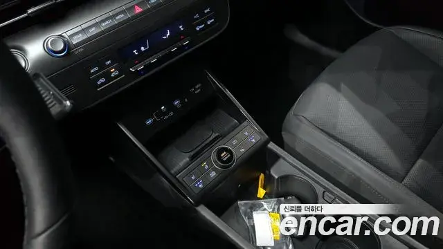 Hyundai Kona 2024 — Фото 17/20