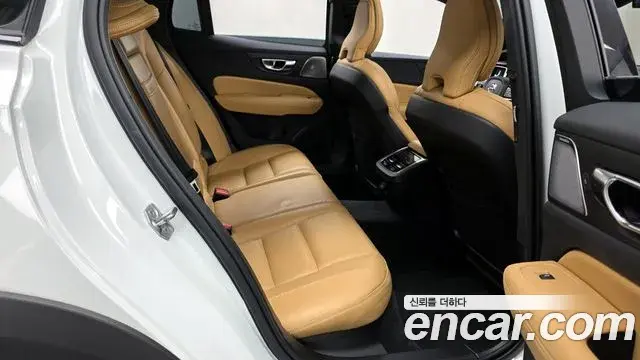 Volvo V60 Cross Country 2021 — Photo 18/20