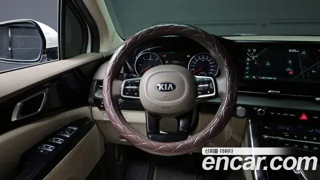 Kia Carnival 2021 — Photo 8/20
