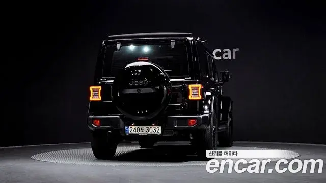 Jeep Wrangler 2021 — ფოტო 18/20