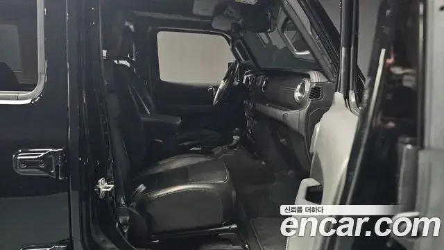 Jeep Wrangler 2021 — ფოტო 2/20