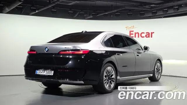 BMW 7 Series 2023 — Photo 14/20