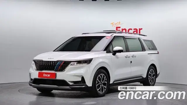 Kia Carnival 2023 — Фото 1/20