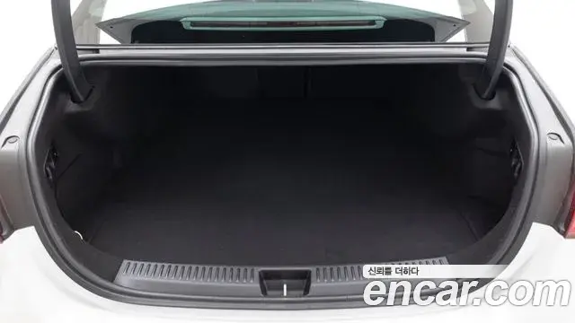 Mercedes-Benz E-Class 2025 — ფოტო 9/20