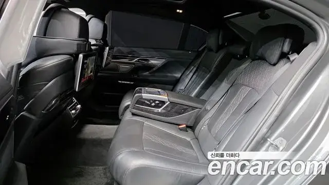BMW 7 Series 2018 — ფოტო 16/20
