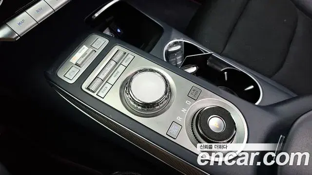 Genesis GV70 2022 — Photo 15/20
