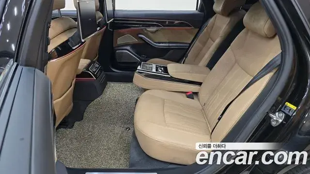Audi A8 2020 — Фото 12/20