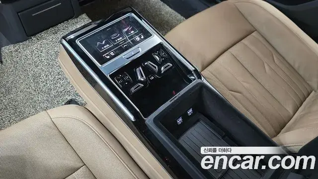 Audi A8 2020 — Фото 16/20