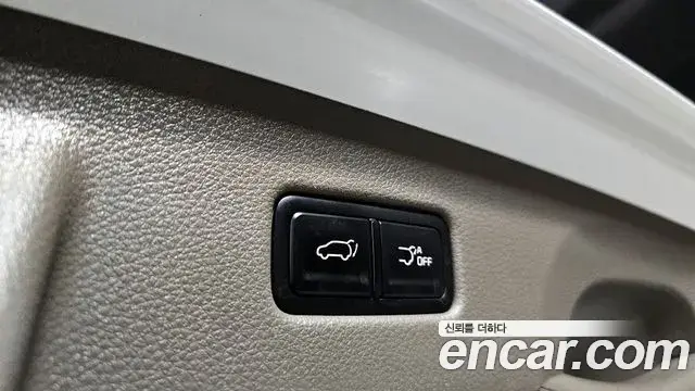 Kia Carnival 2021 — ფოტო 16/20
