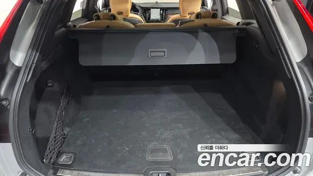 Volvo XC60 2022 — Şəkil 16/20