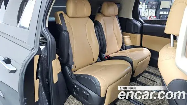 Kia Carnival 2021 — Фото 12/20