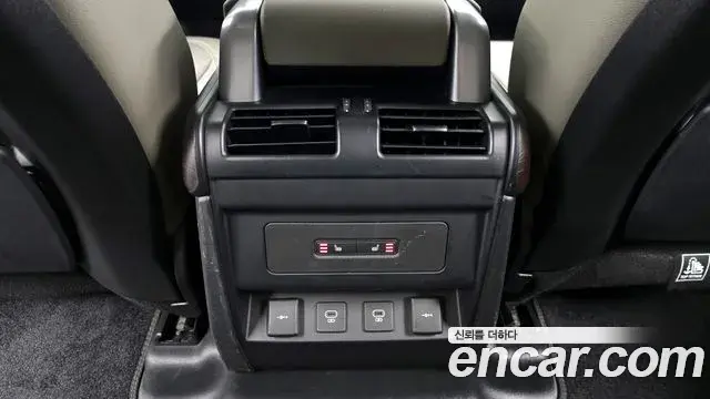 Land Rover Defender 2021 — Фото 19/20